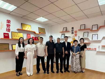 聚力侨商抱团出海 共话海外发展新机遇 —— 连云港侨商会韩钰会长一行莅临我司走访座谈 聚力侨商抱团出海 共话海外发展新机遇 —— 连云港侨商会韩钰会长一行莅临我司走访座谈